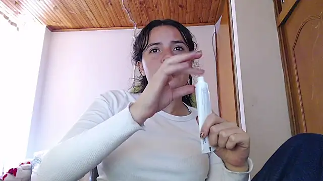 Shanel Lozano online show from 25, 2, 2026