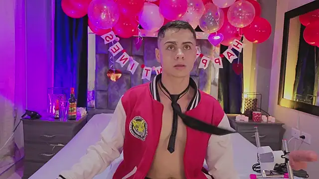 LeoMonnroe online show from 12, 2, 2026