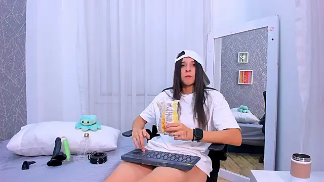 ViictoriiaSaenz online show from 27, 3, 2026