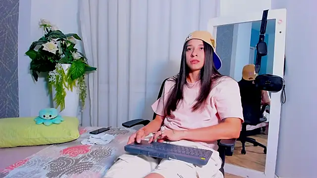 ViictoriiaSaenz online show from 24, 4, 2026