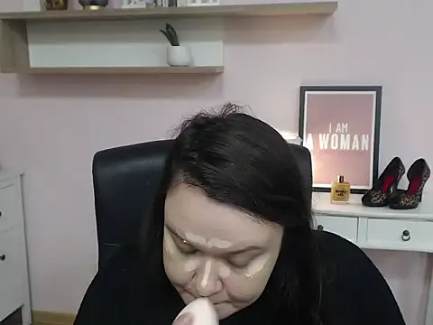 HollyDanceSoul online show from 12, 2, 2026