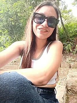 LeticiaHinkley online show from 1, 4, 2026