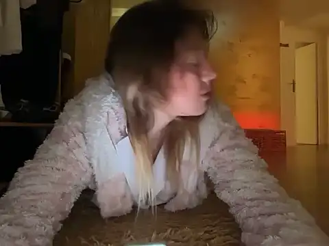 Snapshot of Luxerin chatting on 4, 3, 2026 Luxerin online show from 4, 3, 2026