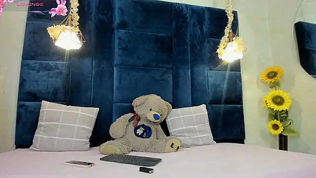 Laura Miller1 online show from 15, 3, 2026