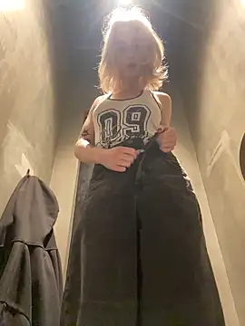 aka Blonde online show from 19, 4, 2026