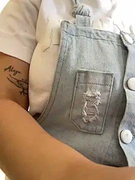 Snapshot of Shayla--broos chatting on 9, 2, 2026 Shayla--broos online show from 9, 2, 2026