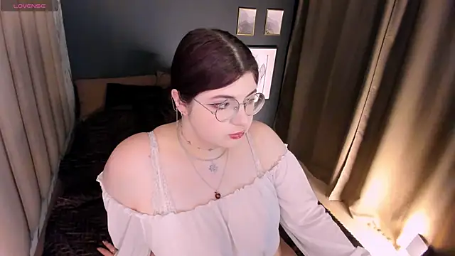 Snapshot of Siena_aa chatting on 4, 7, 2026 Siena aa online show from 4, 7, 2026
