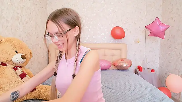 LolliStrawberry online show from 13, 3, 2026