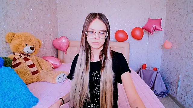 LolliStrawberry online show from 21, 3, 2026