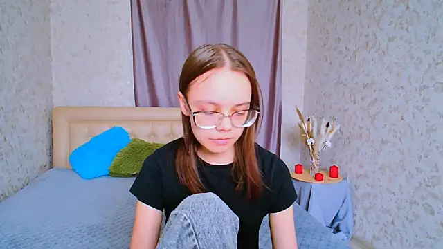 LolliStrawberry online show from 10, 4, 2026