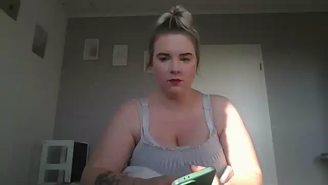 MinchenBienchen98 online show from 15, 2, 2026