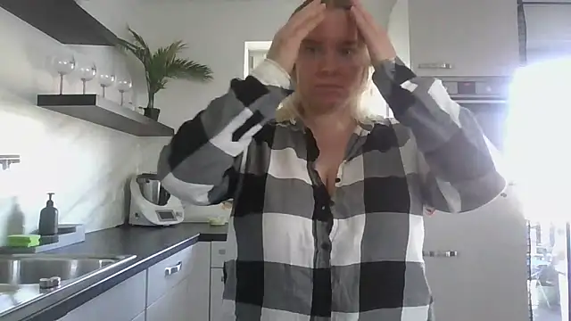 MinchenBienchen98 online show from 26, 3, 2026