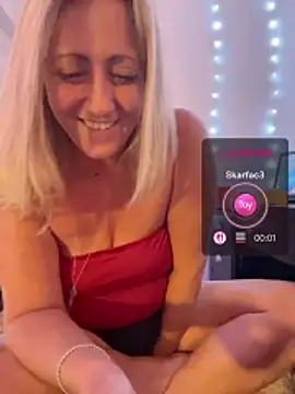 Snapshot of FoxyMillie chatting on 15, 6, 2026 FoxyMillie online show from 15, 6, 2026