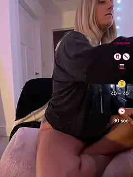 Snapshot of FoxyMillie chatting on 17, 6, 2026 FoxyMillie online show from 17, 6, 2026