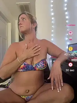 Snapshot of FoxyMillie chatting on 17, 6, 2026 FoxyMillie online show from 17, 6, 2026