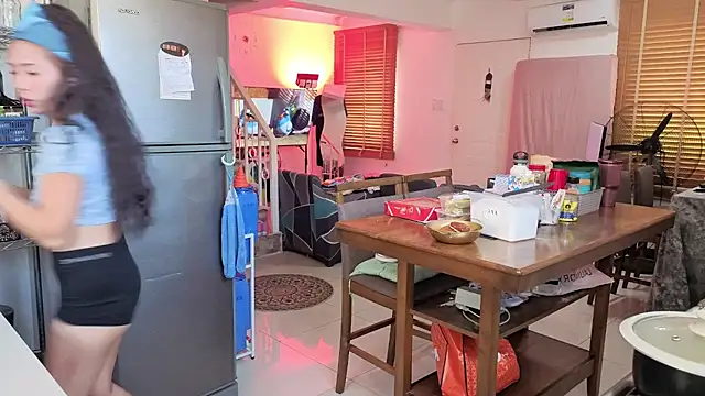 25sweetlilbunny online show from 15, 4, 2026