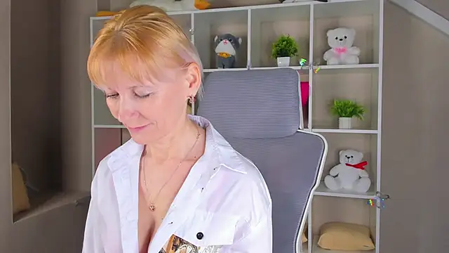 Julie Lucas online show from 2, 4, 2026