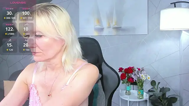 Snapshot of Julie_Lucas chatting on 10, 7, 2026 Julie Lucas online show from 10, 7, 2026