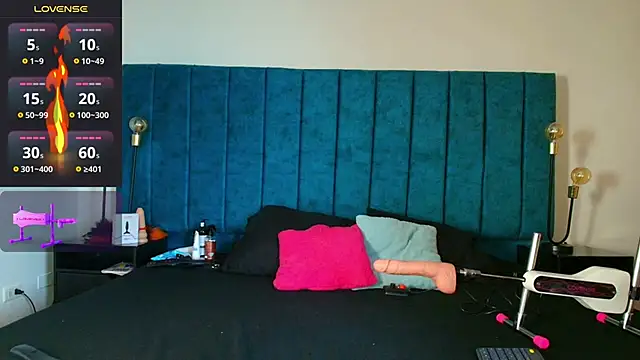 Ethan Briggs  online show from 9, 4, 2026