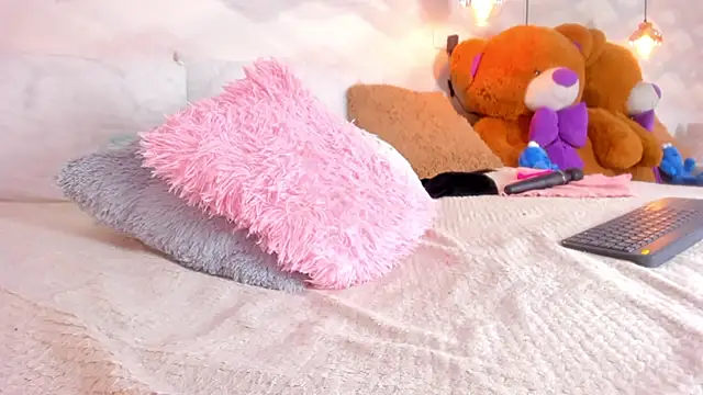 Snapshot of tiarha_18 chatting on 3, 2, 2026 tiarha 18 online show from 3, 2, 2026