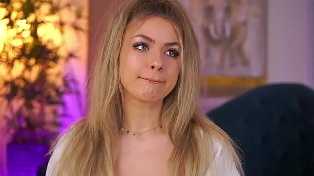 NayaQuinn online show from 5, 2, 2026