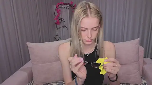 kittie like18 online show from 14, 7, 2026