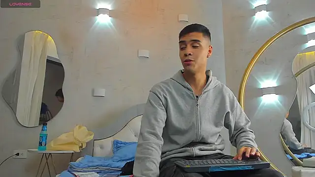 Snapshot of bastian_and_samantha chatting on 8, 2, 2026 bastian and samantha online show from 8, 2, 2026