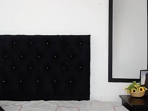 Snapshot of LauraHorny69 chatting on 1, 3, 2026 LauraHorny69 online show from 1, 3, 2026