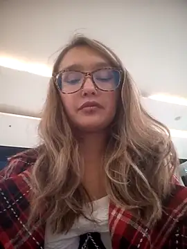 Snapshot of Karla-giraldo_1 chatting on 25, 3, 2026 Karla-giraldo 1 online show from 25, 3, 2026