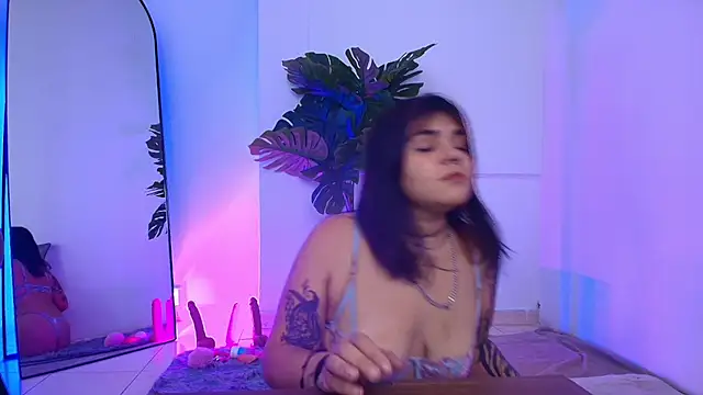 Dakota-bluu online show from 5, 2, 2026