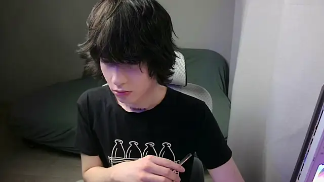 LeonBoykisser online show from 6, 2, 2026