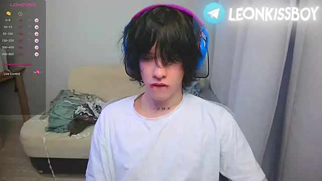 LeonBoykisser online show from 10, 4, 2026