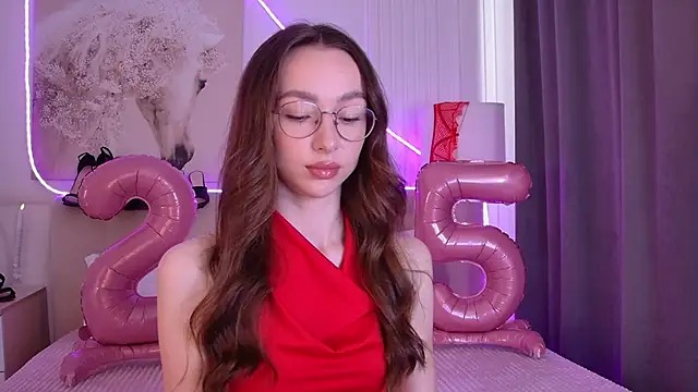 Snapshot of Emily_Simon chatting on 23, 6, 2026 Emily Simon online show from 23, 6, 2026