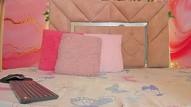 Snapshot of sweet__luna__ chatting on 2, 2, 2026 sweet luna online show from 2, 2, 2026