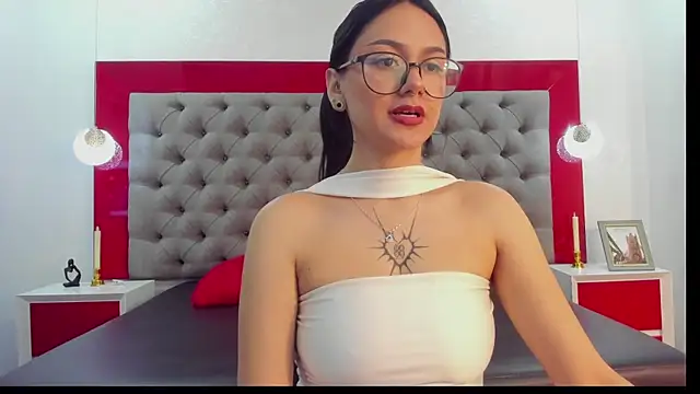 Snapshot of NiccolleHall chatting on 16, 1, 2026 NiccolleHall online show from 16, 1, 2026