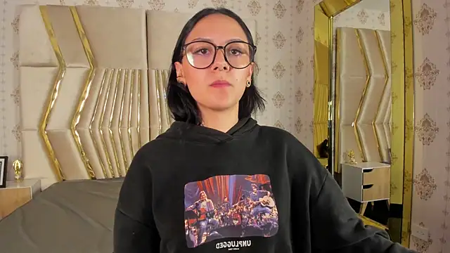 Snapshot of NiccolleHall chatting on 14, 2, 2026 NiccolleHall online show from 14, 2, 2026