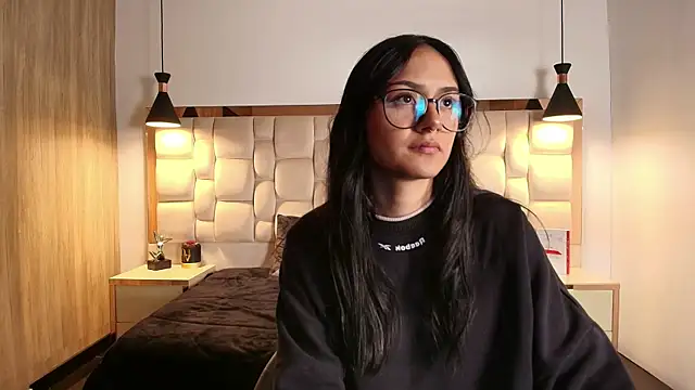 Snapshot of NiccolleHall chatting on 25, 2, 2026 NiccolleHall online show from 25, 2, 2026