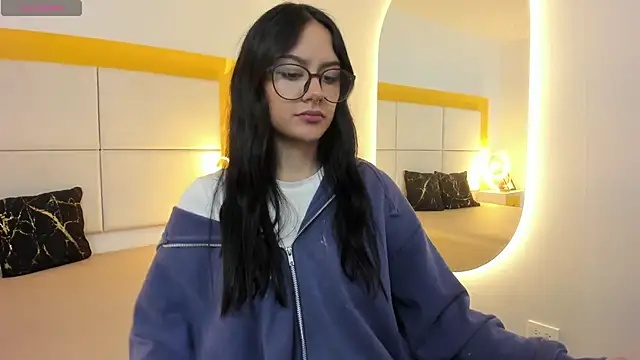 Snapshot of NiccolleHall chatting on 27, 2, 2026 NiccolleHall online show from 27, 2, 2026