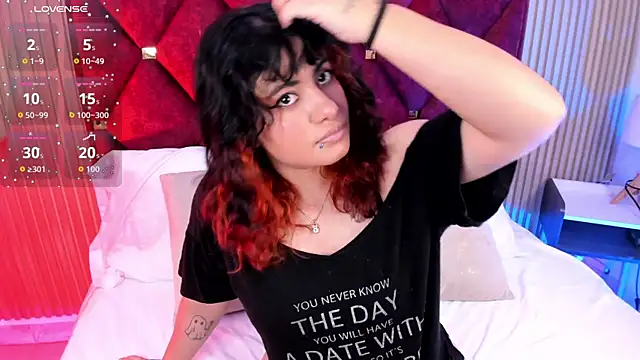 Snapshot of DakotaMoonn chatting on 4, 2, 2026 DakotaMoonn online show from 4, 2, 2026