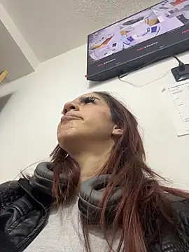 Snapshot of elodie_rouge chatting on 27, 6, 2026 elodie rouge online show from 27, 6, 2026