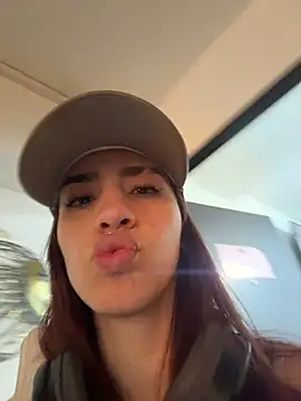Snapshot of elodie_rouge chatting on 6, 7, 2026 elodie rouge online show from 6, 7, 2026
