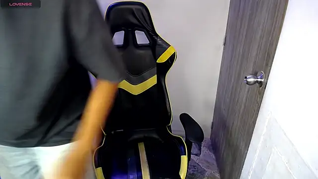 Snapshot of Rick_oficiall chatting on 8, 4, 2026 Rick oficiall online show from 8, 4, 2026