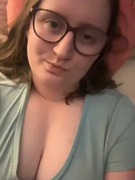 Snapshot of lucycomestrue chatting on 2, 7, 2026 lucycomestrue online show from 2, 7, 2026