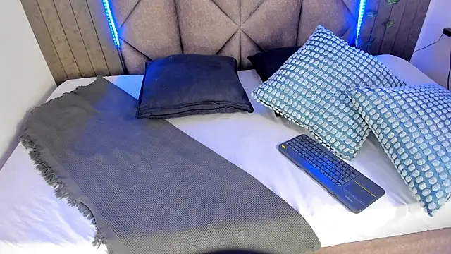 AndrewKenoxx  online show from 1, 4, 2026