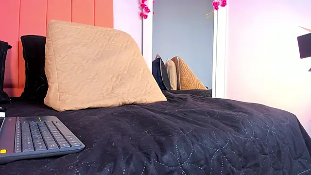 Snapshot of rose_thompson19 chatting on 18, 6, 2026 rose thompson19 online show from 18, 6, 2026