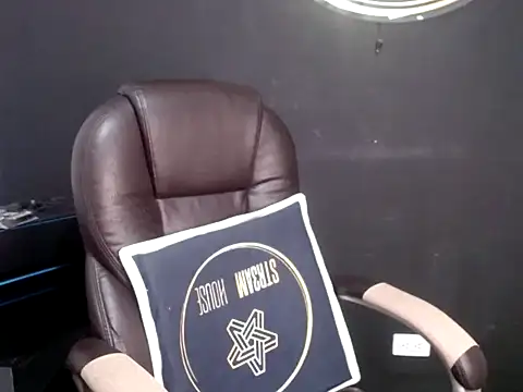 Snapshot of luisandri_ chatting on 3, 2, 2026 luisandri online show from 3, 2, 2026