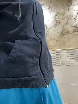 Snapshot of piccolo2002 chatting on 5, 4, 2026 piccolo2002 online show from 5, 4, 2026