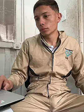 santiObrero online show from 6, 4, 2026