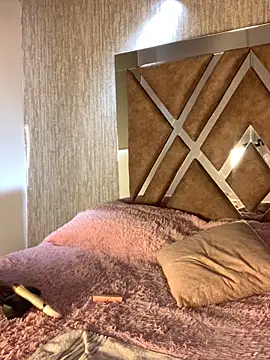 Snapshot of TianaRios_Pink chatting on 1, 2, 2026 TianaRios Pink online show from 1, 2, 2026