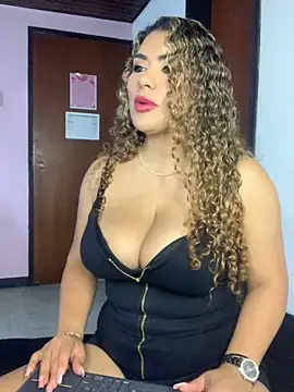 Snapshot of TianaRios_Pink chatting on 2, 3, 2026 TianaRios Pink online show from 2, 3, 2026